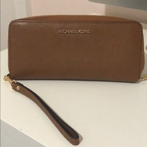 Michael Kors Jet Set Continental Wallet